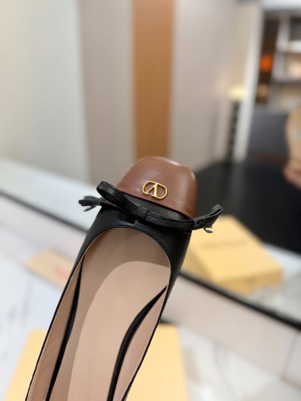 Valentino VLogo Bow Ballet Flats - Picture 6 of 8